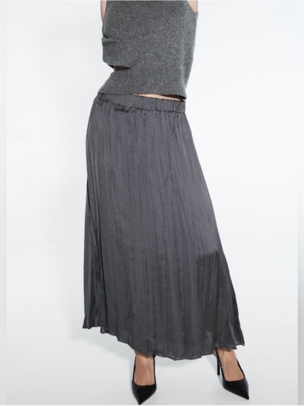 Zara Midi Skirt Pleated in Charcoal Gray M/L